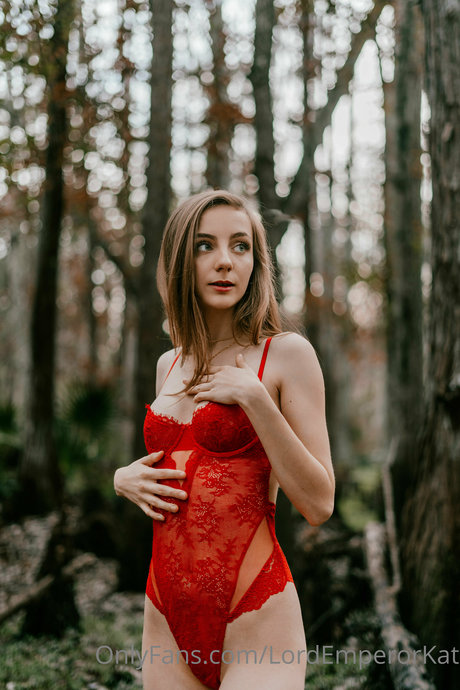 Kat ONLINE NOW actrice chaude images