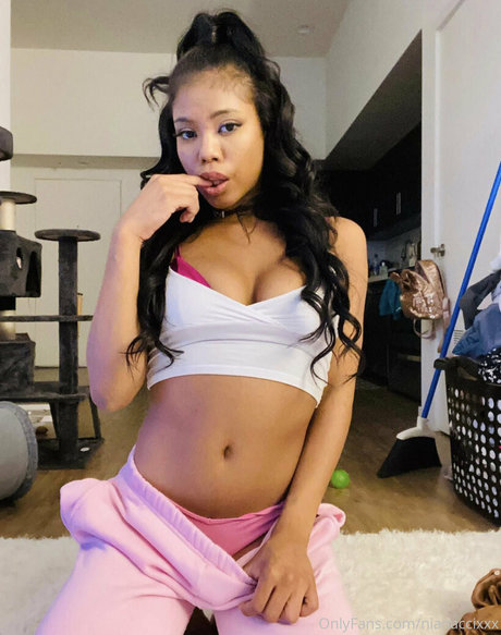 Nia Nacci modèle xxx collection