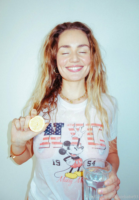 pom-pom girl blonde onlyfans art gratuit image