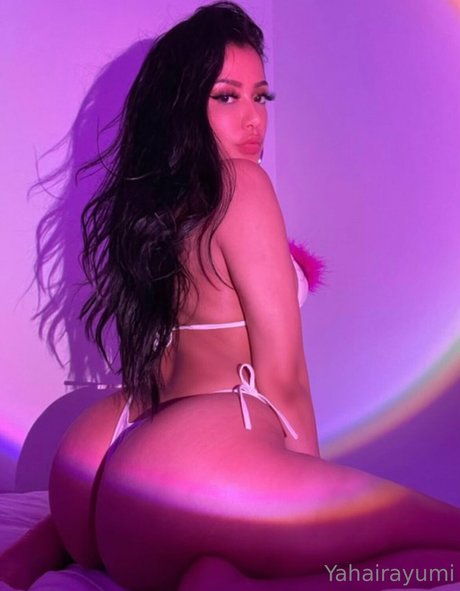 Yahaira Yumi modèle nu galeries