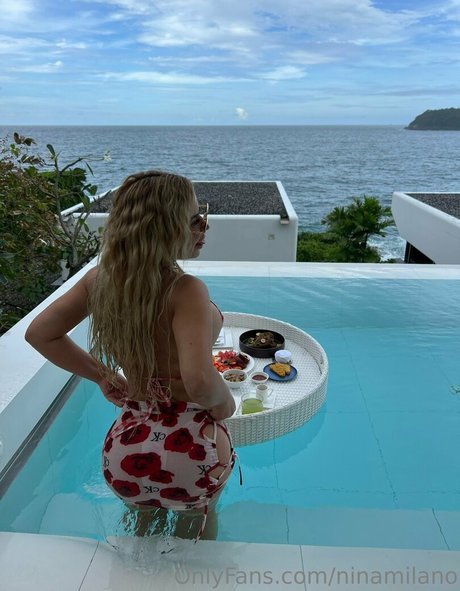 Nina Milano haut de star du porno collection