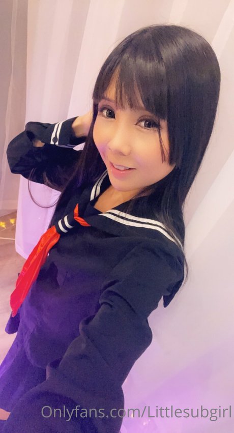 Little sub girl modèle xxx des photos