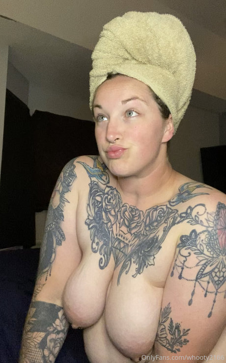 Whooty2166 actrice chaude image