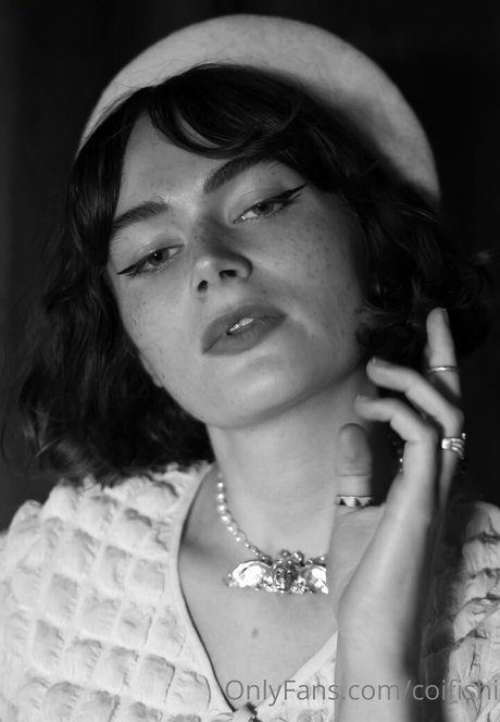 reine de pique onlyfans haute qualité parfait photos