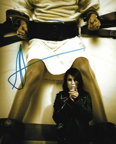 Noomi Rapace modèle érotique photo