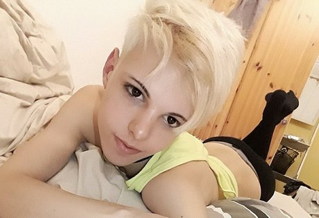 Blonditwink étoile nue archive