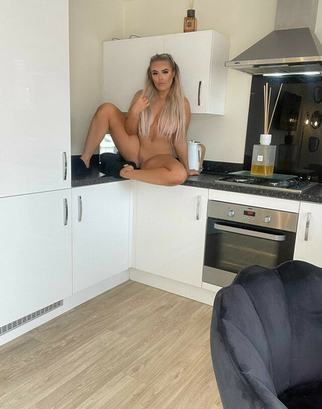 Emily jones actrice exclusive des photos