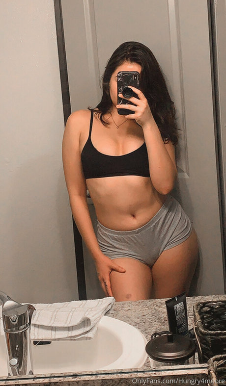 hungry4moore beau modèle img