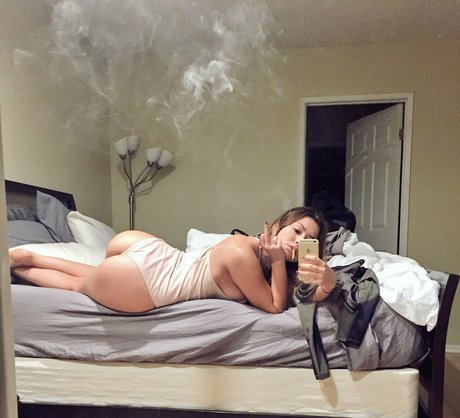 hungry4moore star du porno en haute qualité images