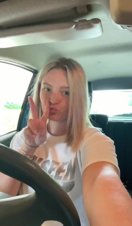 Robyn Emily sexe star archive