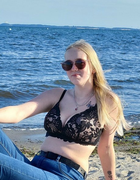 dorfblondie étoile nue photos