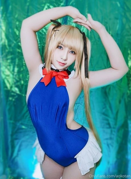 Aokotan modèle nu images