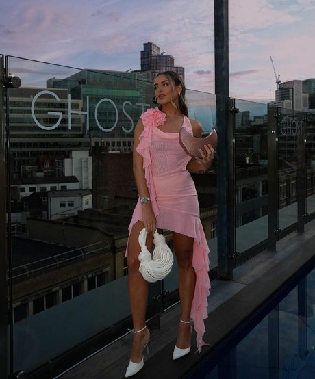 Leah Taylor nus étoiles image