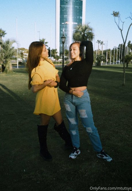 équitation accroupie uniquementfans nu en haute qualité image