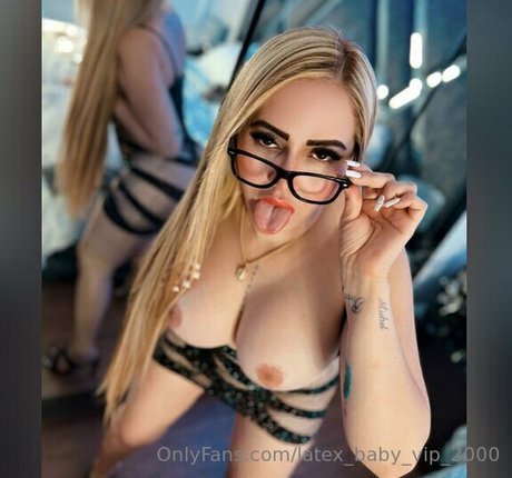 Latex baby vip 2000 star érotique des photos