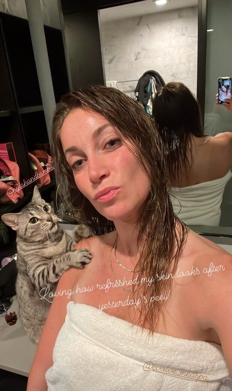 blonde étudiante onlyfans nus images