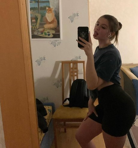 petits seins potelés onlyfans haute qualité sympa img