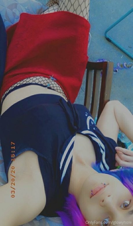 glowyhole modèle nu galeries