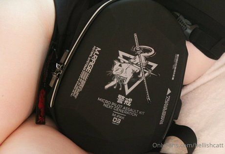 hellishcatt art modèle galerie