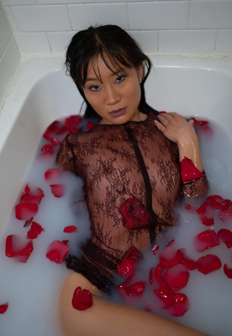 Jeannie Elise Mai star du porno images