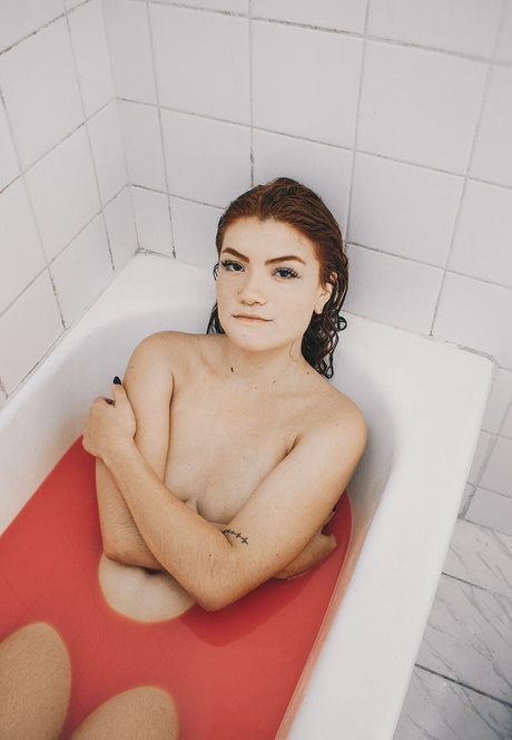 Ellora Haonne sexe star collection