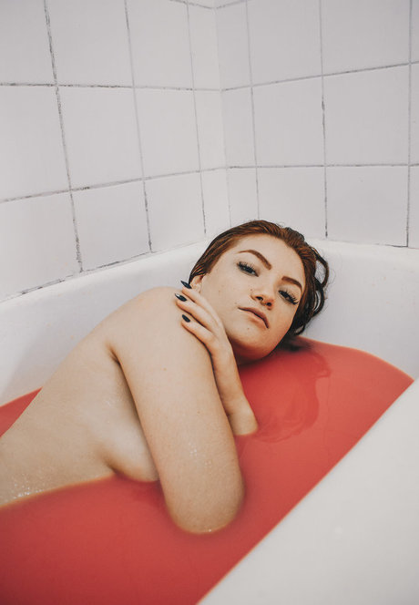 Ellora Haonne modèle artistique galerie