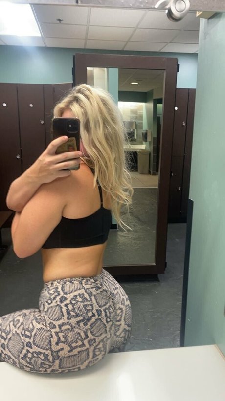 lilyhazex modèle xxx des photos