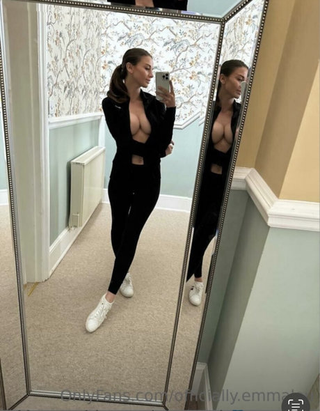 Emy Lou étoile xxx galeries