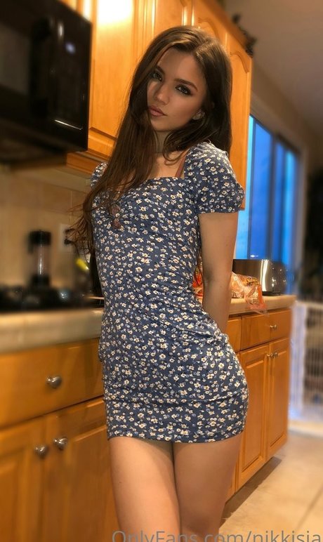 Nikkisia modèle magnifique images