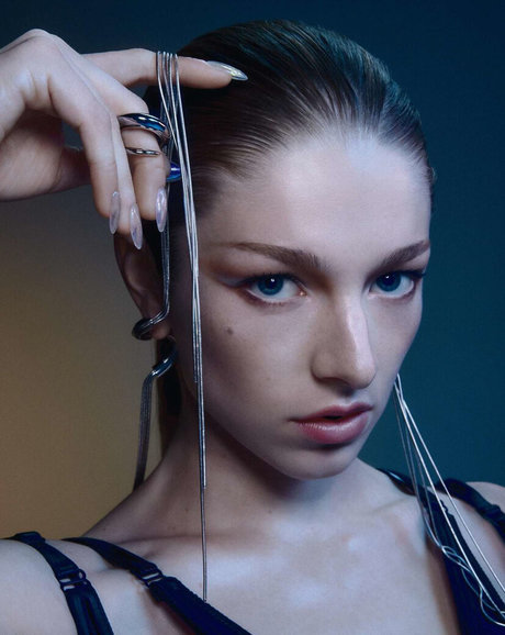 Hunter Schafer mannequin images