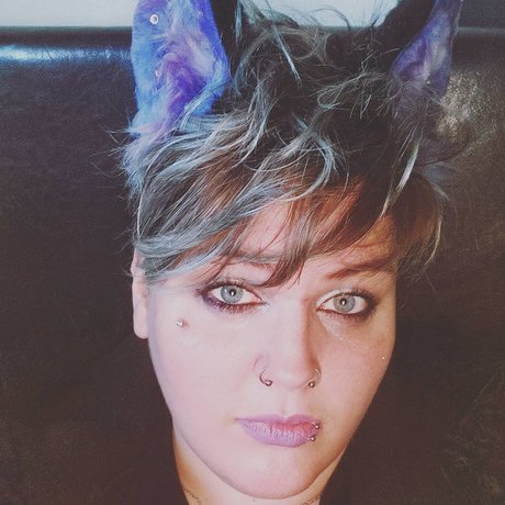 tatouages ​​blonds onlyfans belle haute qualité img