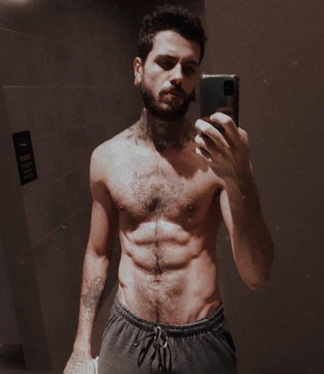 Lukas lvares modèles nus galeries