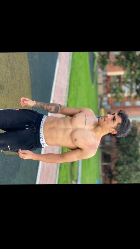 Santiago Quevedo joli modèle photos