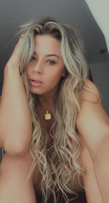 Kamyla Gabriela étoile chaude galeries