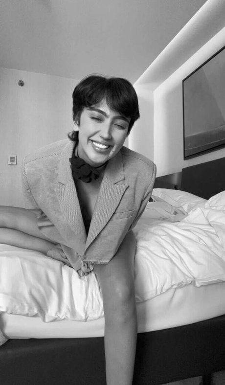 Roz Idrissi modèle gratuit images