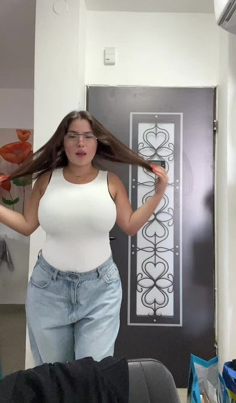 Tamar Abuchzira sexe de star du porno des photos