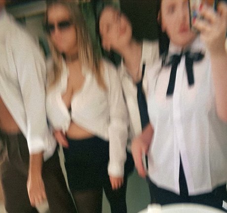 mamelons gonflés onlyfans chaud belle img