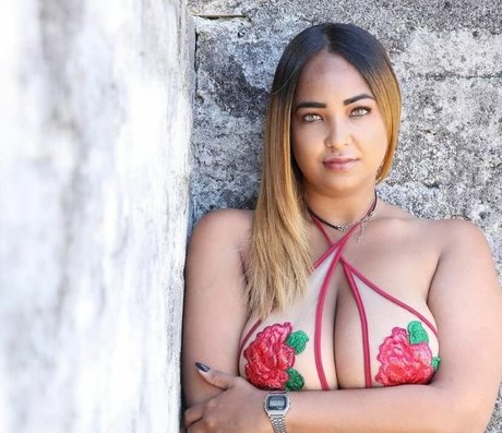 Magan Jade star du porno parfaite image