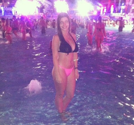 Carolina Neto star pornographique collection