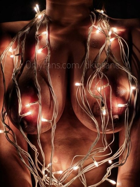 dkinsane actrice artistique photos