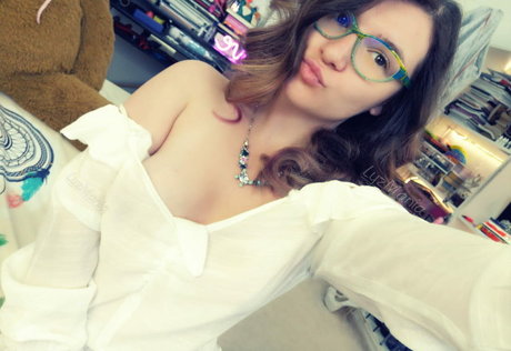 Lyzmania actrice érotique photos