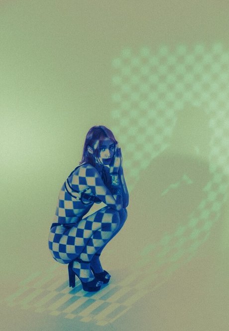 Call Me Elfa star du porno chaud photo