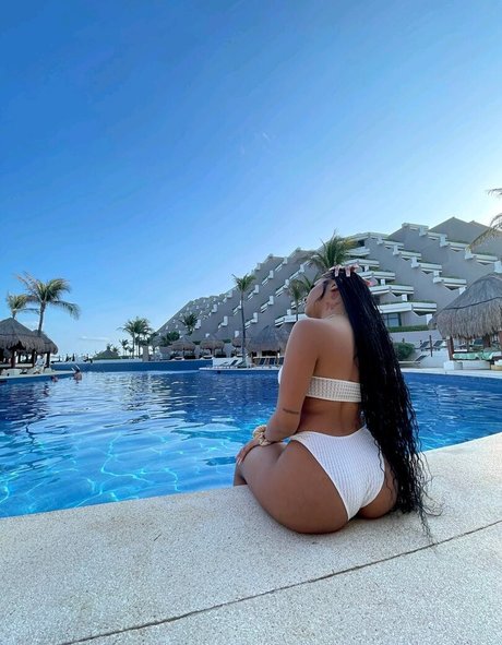 lightskinkim beau modèle des photos