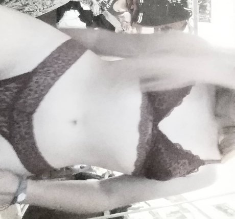 Saskia0 star érotique image