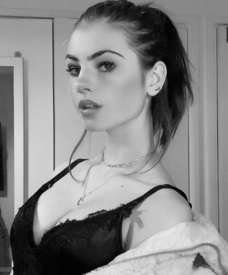 skyepastapins actrice érotique img