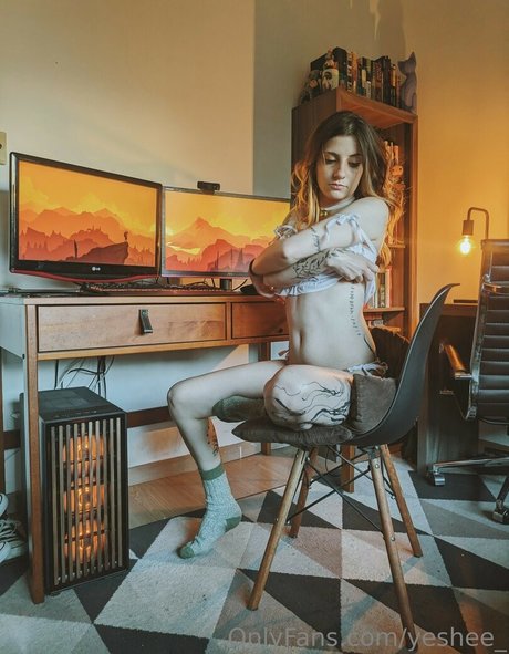 Amanda Atkinson modèles nus photos