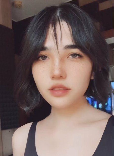 Sanagi Yuzu star érotique des photos