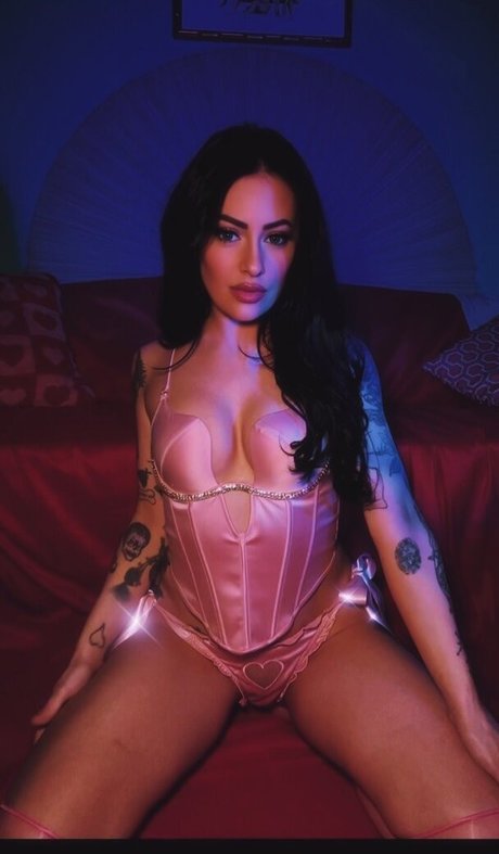 alexstitchins actrice nue galerie