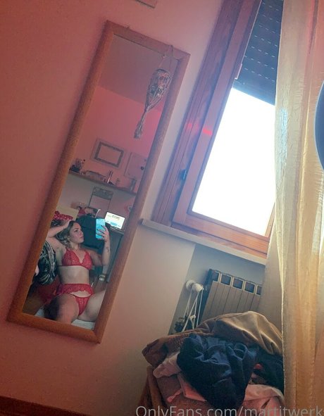 rousse tatouée onlyfans meilleur sympa photo