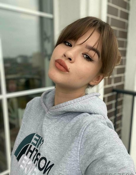 miiraamii actrice exclusive des photos